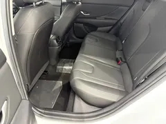 2022 Hyundai Elantra 1.5L CVT LUX Premium, белый — фото 14