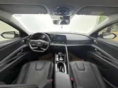 2022 Hyundai Elantra 1.5L CVT LUX Premium, белый — фото 16