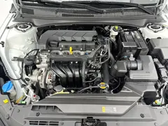 2022 Hyundai Elantra 1.5L CVT LUX Premium, белый — фото 20
