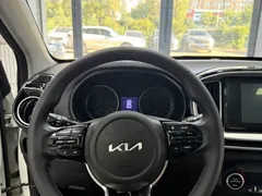 2021 Kia Yipao 1.4L CVT Sunroof, белый — фото 11