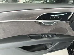 2021 Audi A8L 50 TFSI quattro, чёрный — фото 7