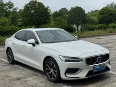 2022 Volvo S60 B4 Luxury, белый — фото 3
