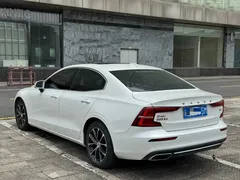 2022 Volvo S60 B4 Luxury, белый — фото 7