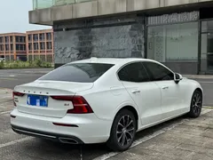 2022 Volvo S60 B4 Luxury, белый — фото 9