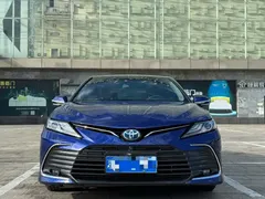 2023 Toyota Camry Hybrid 2.5HQ Flagship, синий — фото 2