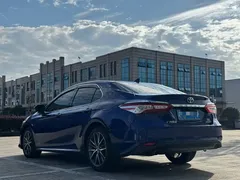 2023 Toyota Camry Hybrid 2.5HQ Flagship, синий — фото 7