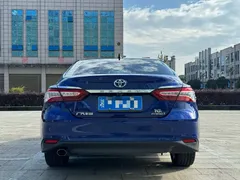 2023 Toyota Camry Hybrid 2.5HQ Flagship, синий — фото 8