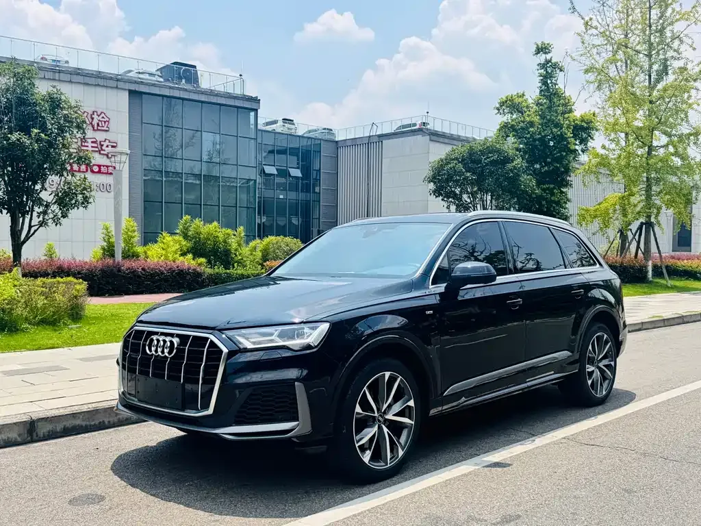 2022 Audi Q7 55 TFSI quattro S line