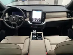 2025 Volvo XC90 B6 — фото 13