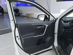 2023 Toyota RAV4 2.0L CVT 2WD Plus, белый — фото 7