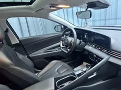 2022 Hyundai Elantra 1.5L CVT LUX Premium, белый — фото 12