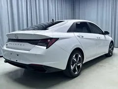2022 Hyundai Elantra 1.5L CVT LUX Premium, белый — фото 17