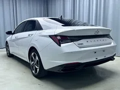 2022 Hyundai Elantra 1.5L CVT LUX Premium, белый — фото 19