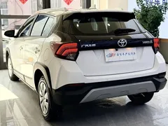 2021 Toyota Yaris L Zhixuan X 1.5L CVT Premium, белый — фото 8