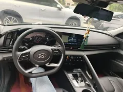 2021 Hyundai Elantra 1.5L CVT LUX Premium, синий — фото 10