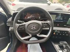 2021 Hyundai Elantra 1.5L CVT LUX Premium, синий — фото 11