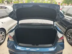 2021 Hyundai Elantra 1.5L CVT LUX Premium, синий — фото 19