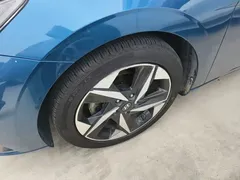 2021 Hyundai Elantra 1.5L CVT LUX Premium, синий — фото 23