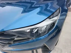 2021 Hyundai Elantra 1.5L CVT LUX Premium, синий — фото 24
