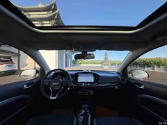 2021 Kia Yipao 1.4L CVT Fun Sunroof, белый — фото 16