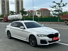 2021 BMW 5 Series 530Li Leading M Sport Package, белый — фото 3