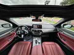 2021 BMW 5 Series 530Li Leading M Sport Package, белый — фото 5