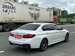 2021 BMW 5 Series 530Li Leading M Sport Package, белый — фото 7