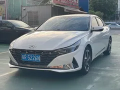 2022 Hyundai Elantra 1.5L CVT LUX Premium, белый — фото 1