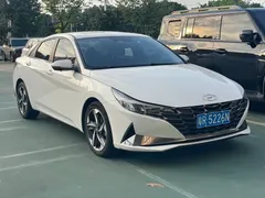 2022 Hyundai Elantra 1.5L CVT LUX Premium, белый — фото 3
