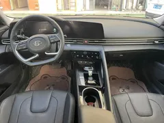 2022 Hyundai Elantra 1.5L CVT LUX Premium, белый — фото 6