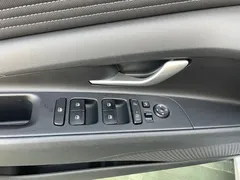2022 Hyundai Elantra 1.5L CVT LUX Premium, белый — фото 13