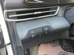 2022 Hyundai Elantra 1.5L CVT LUX Premium, белый — фото 14