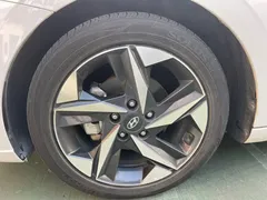 2022 Hyundai Elantra 1.5L CVT LUX Premium, белый — фото 16