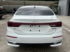 2021 Kia K3 1.5L CVT Fashion, белый — фото 2