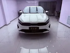 2023 Kia Cerato 1.5L CVT Luxury, белый — фото 2