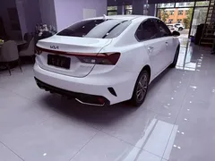 2023 Kia Cerato 1.5L CVT Luxury, белый — фото 6
