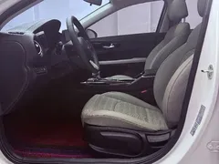 2023 Kia Cerato 1.5L CVT Luxury, белый — фото 10