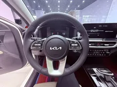2023 Kia Cerato 1.5L CVT Luxury, белый — фото 13