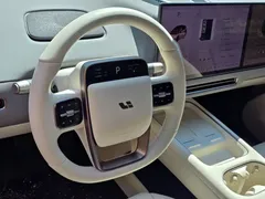 2025 Li Auto i6 2WD — фото 8
