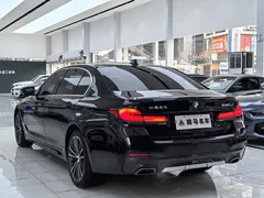 2023 BMW 5 Series 5 530Li M, чёрный — фото 13