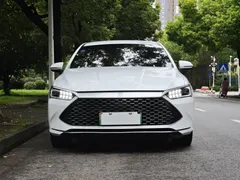 2024 BYD Qin PLUS DM-i 55KM, белый — фото 2