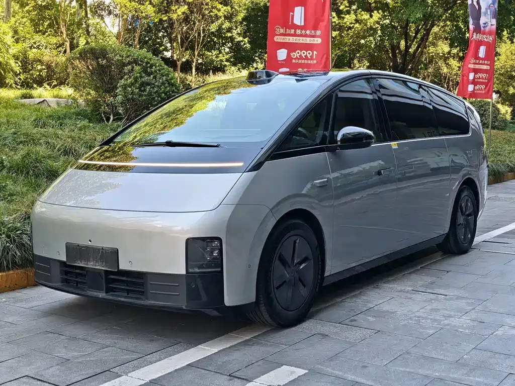 2024 Li Auto MEGA Ultra
