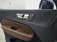2023 Volvo XC60 B5 4WD Zhiyi Luxury, синий — фото 9