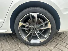 2022 Audi A4L 40 TFSI, белый — фото 16