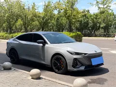 2022 Changan UNI-V 1.5T — фото 4