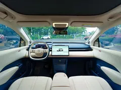 2023 Zeekr X RWD YOU 4-seat, белый — фото 14