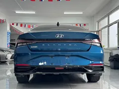 2022 Hyundai Elantra 1.5L CVT LUX Premium, синий — фото 5