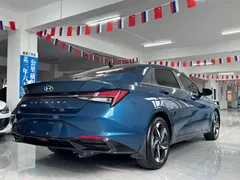 2022 Hyundai Elantra 1.5L CVT LUX Premium, синий — фото 6