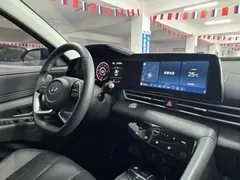 2022 Hyundai Elantra 1.5L CVT LUX Premium, синий — фото 9