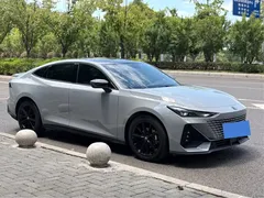 2022 Changan UNI-V 1.5T — фото 2